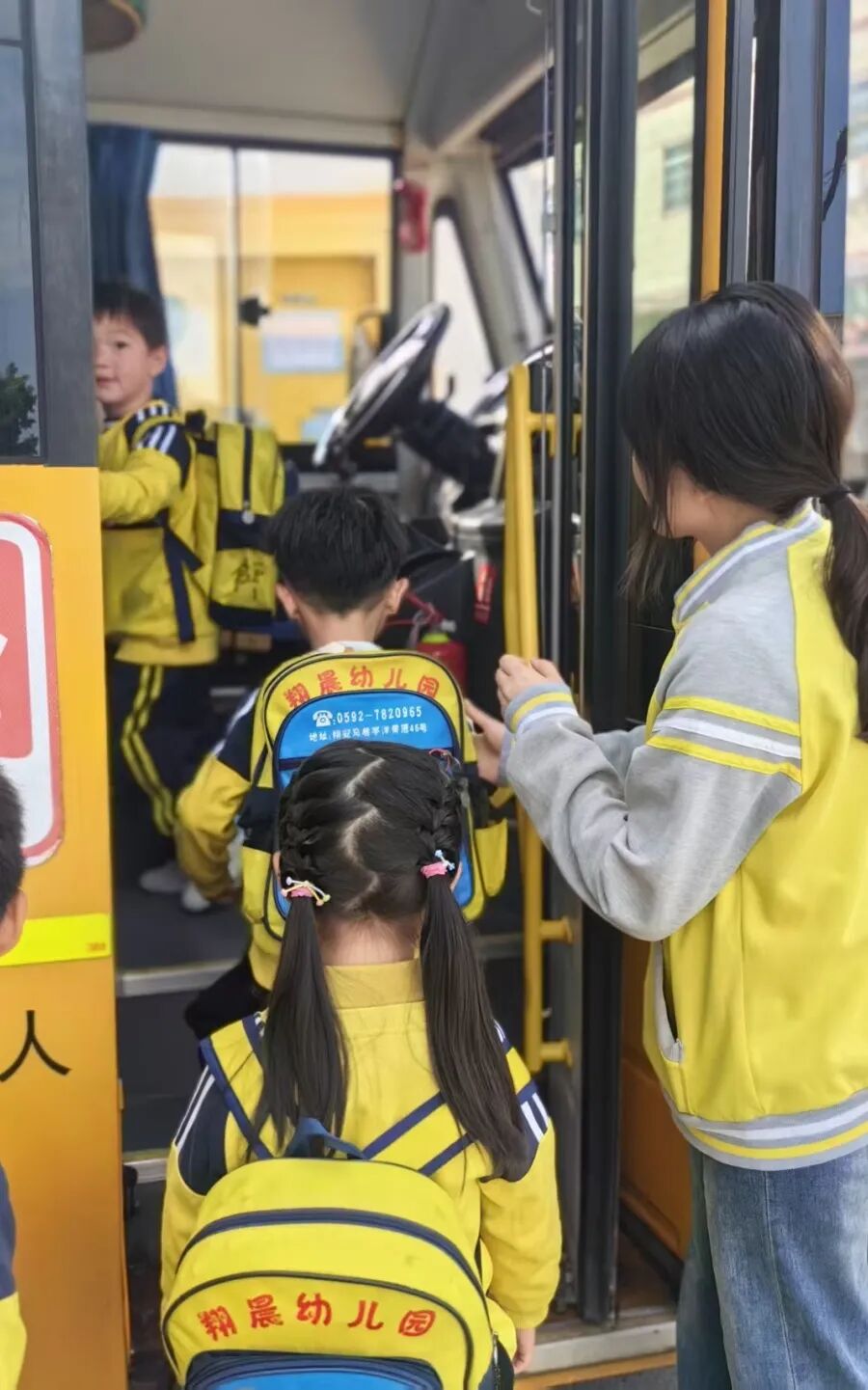 【平安校園】2026年春季學期校車安全應急疏散演練活動