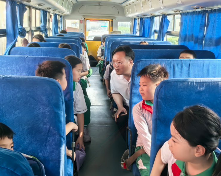 織密校車安全網 守護學子平安行 織密校車安全網 守護學子平安行