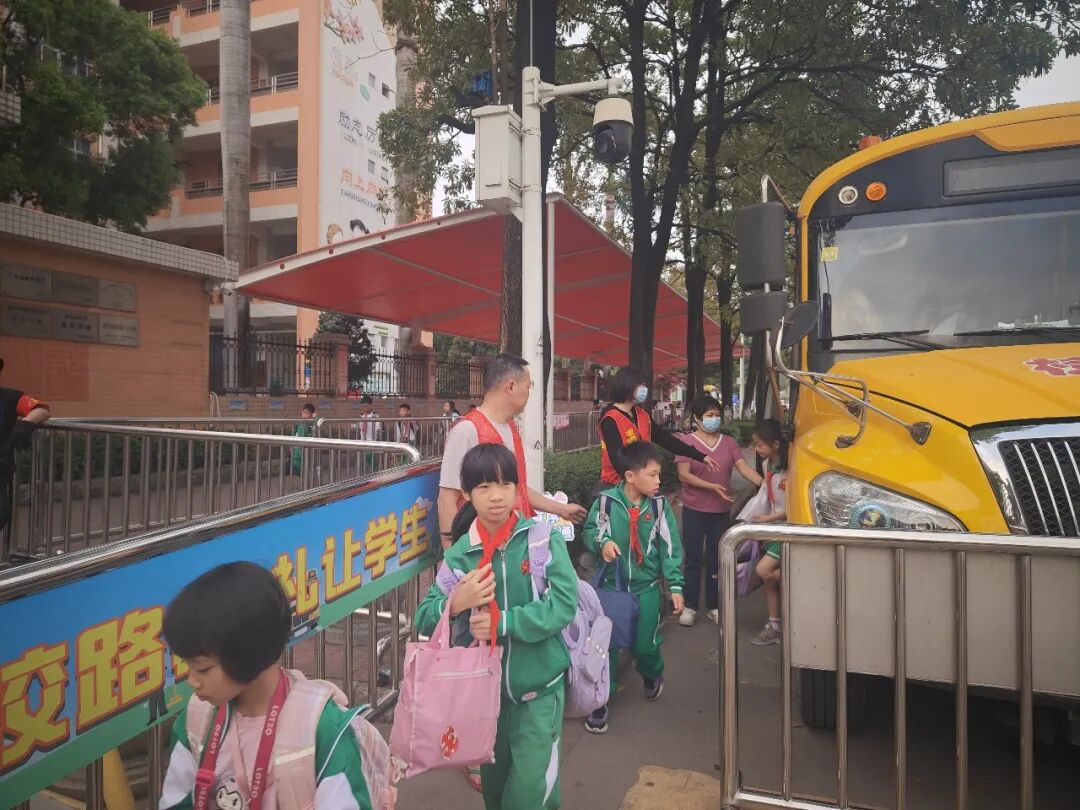 織密校車安全網 守護學子平安行 織密校車安全網 守護學子平安行