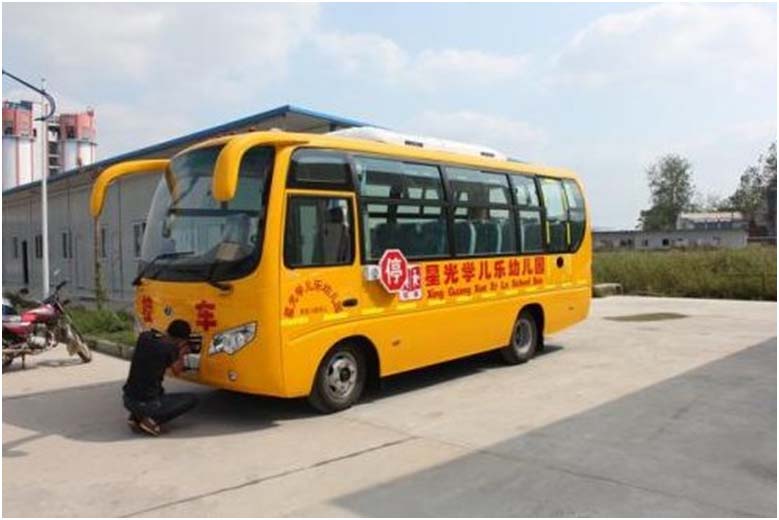 各國校車法規保障校車安全 美國總統為校車讓路