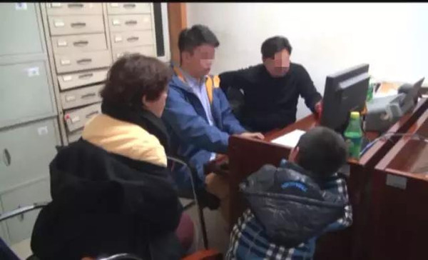 校車點(diǎn)離家近就不送了？8歲童沒出小區(qū)就被綁架