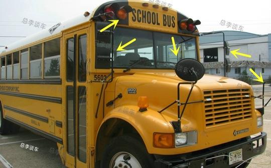皮卡被校車追尾，慘不忍睹，美國校車到底有多結實？