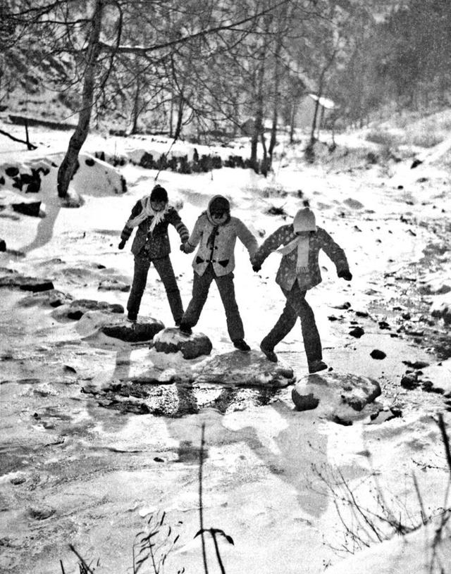 從踏雪溜冰到校車接送，影像記錄農(nóng)村小孩兒40年間的上學(xué)路！