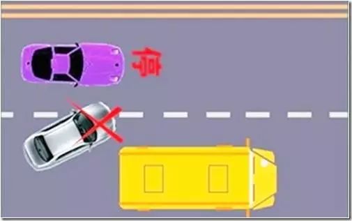 交警提醒：對著校車鳴喇叭打閃光燈，記6分罰200元！