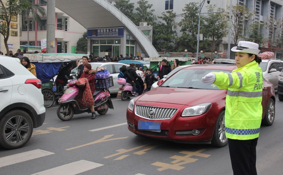 復課在即，樂山交警五項舉措為莘莘學子撐起“平安傘”！