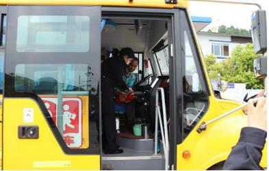 恩陽交警主動(dòng)“登門”給校車“體檢”