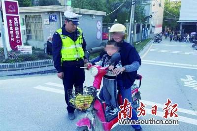 打擊“黑校車” 筑牢校園交通安全防線