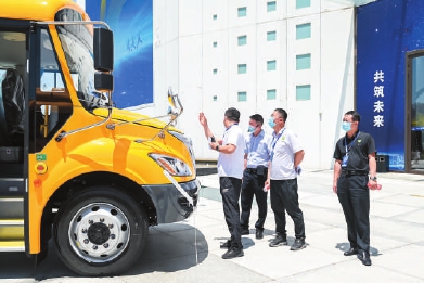 十年風雨兼程 伴隨校車發展 宇通校車守護學童出行安全