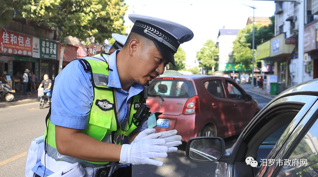 路遇校車該怎么讓?汨羅交警現場查處,教你省3分 路遇校車該怎么讓?汨羅交警現場查處,教你省3分
