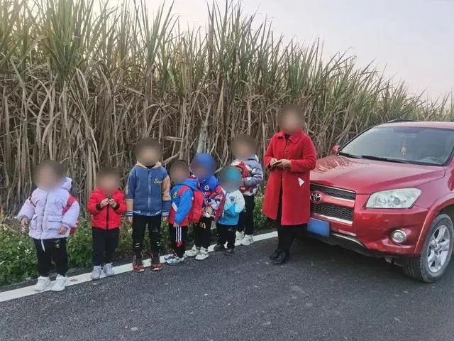 收了“接送費”，卻如此接孩子？！家長們，你們真的能放心嗎？