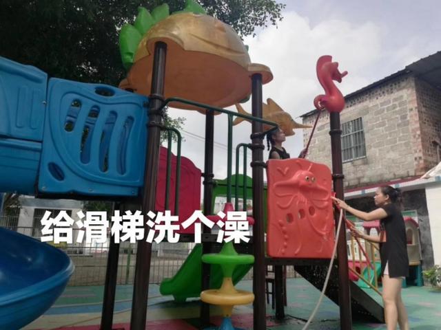 開學前，幼師們給幼兒園大掃除，準備迎接孩子們入園