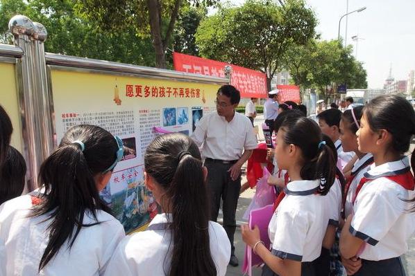 湖南洪江區開展幼兒園校車安全教育活動