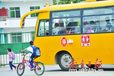 開學季校車安全再次成為市民關注的焦點。 南方日報記者 梁維春 攝