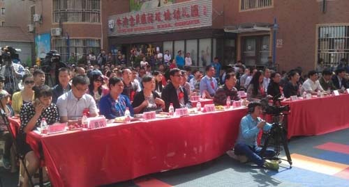 宇通“六一”獻禮烏魯木齊幼兒園 10輛專用校車交付