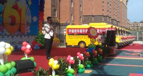 宇通“六一”獻禮烏魯木齊幼兒園 10輛專用校車交付