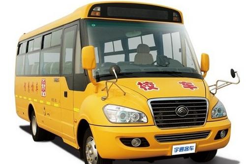發展專營校車服務公司保證學生乘車安全