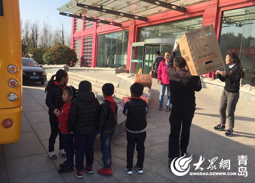 青島溫馨校車：“冬季送溫暖、衣舊暖人心”公益活動