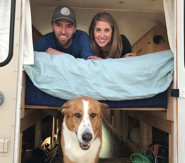 美夫婦花12萬將校車改為房車 帶上家去旅行