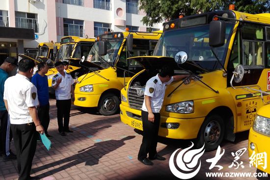 山東萊西交運校車助力全國青少年足球冠軍杯賽