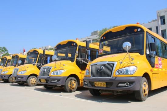 宇通客車用專業校車 守護孩子們的未來 