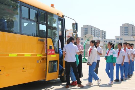 宇通客車用專業校車 守護孩子們的未來 