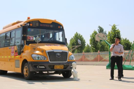 宇通客車用專業校車 守護孩子們的未來 