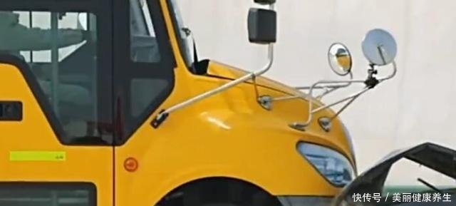 中國制造厲害了！國產校車暴力碰撞實驗，家長看完放心了