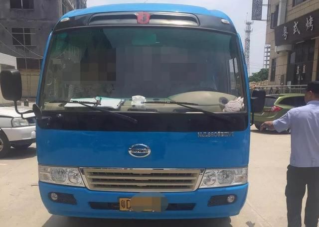 校車驚魂！核載25人的“黑校車”載了42人！還有更離譜的