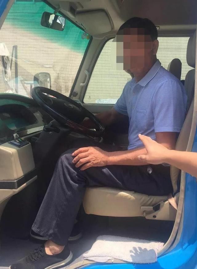 校車驚魂！核載25人的“黑校車”載了42人！還有更離譜的