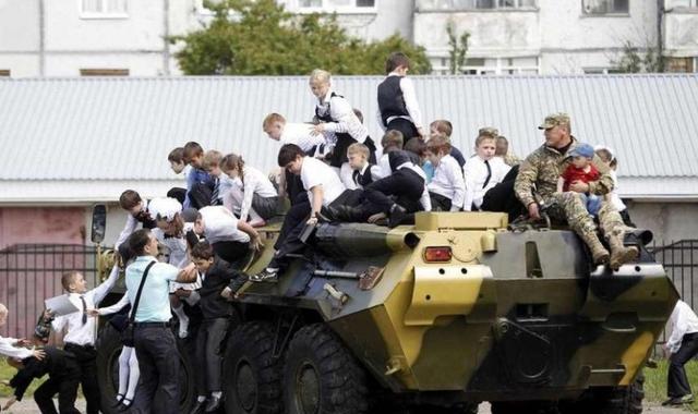 世界校車大PK，日本校車讓孩子搶著上學，俄羅斯校車讓孩子害怕