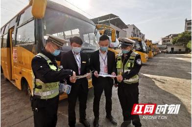 江永：開展校車消毒與安全檢查