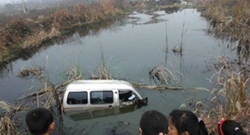 一線微觀 | 驚險！松原兩臺“黑校車”現形記