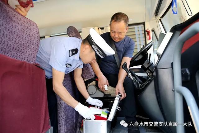 六盤水交警開展2021年“今冬明春”校車聯合安全整治行動