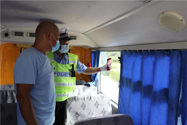 河北香河交警大隊(duì)深化夏季治安“百日行動(dòng)”