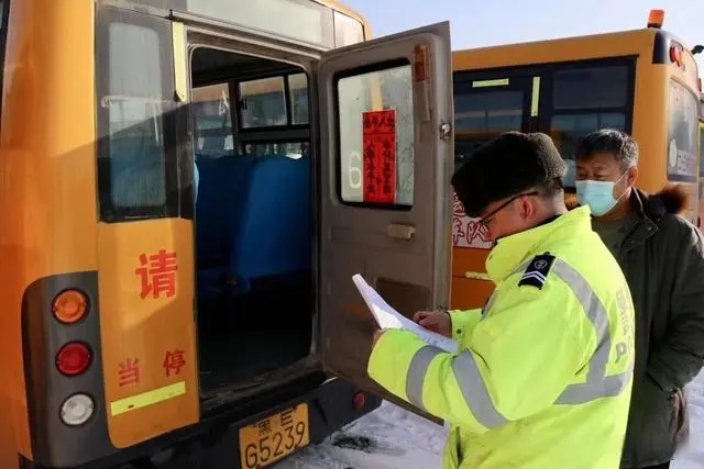 逐一檢查校車安全！大慶市倆單位聯合開展校車“體檢”