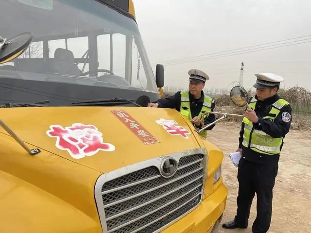強化校車管理 筑牢出行安全