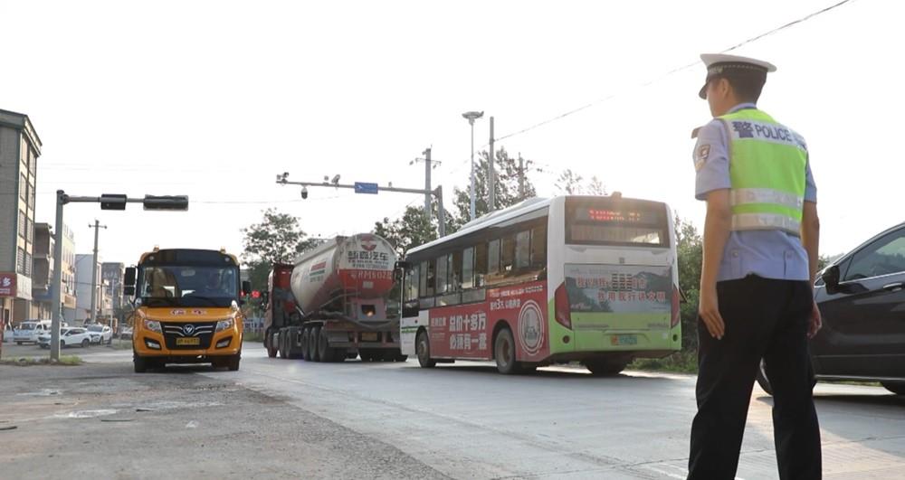 寧遠：校車安全無小事 筑牢學(xué)生交通安全線