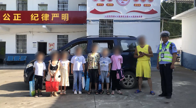 “打非治違”！永州交警查獲超員“黑校車”