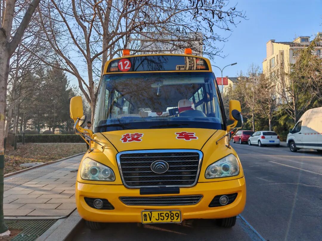 人文關懷|暖心校車進校園 鋪就平安求學路