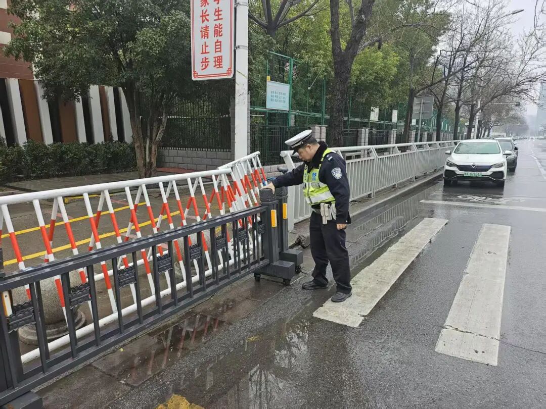 護航開學(xué)季，鄭州交警發(fā)布溫馨出行提示