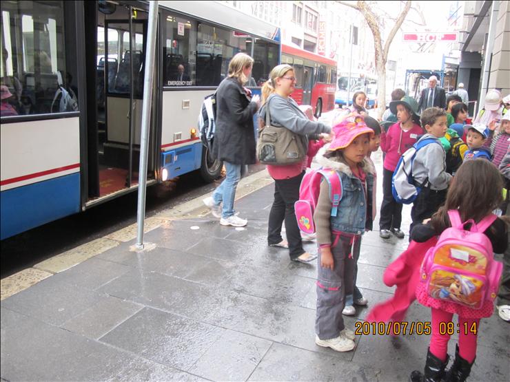 堪比裝甲車 盤點國外“最牛”的校車