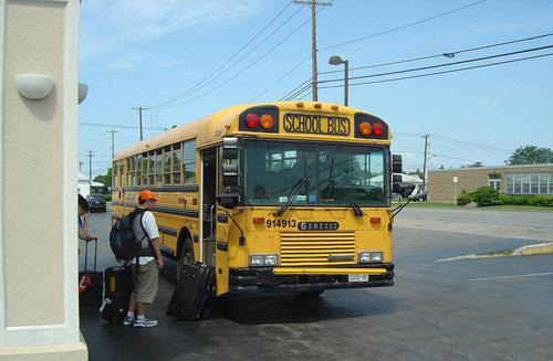 堪比裝甲車 盤點國外“最牛”的校車