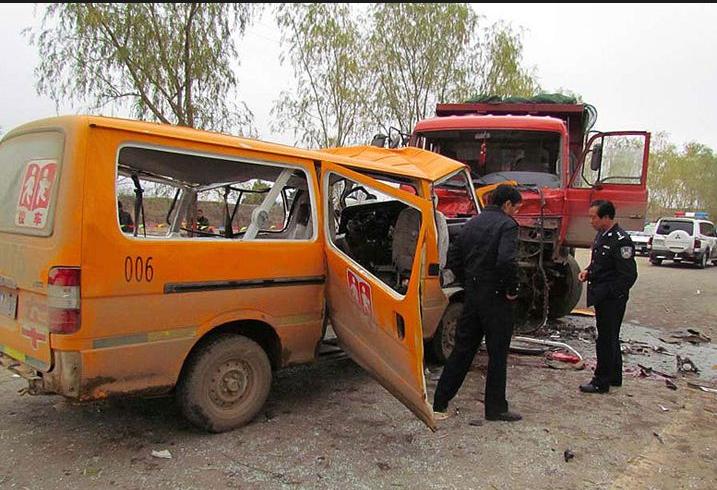 兩次被扣駕照，仍然駕駛校車釀成慘禍