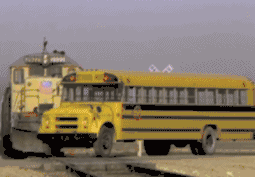 美國校車為什么安全性更高？