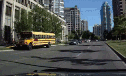 美國校車為什么安全性更高？