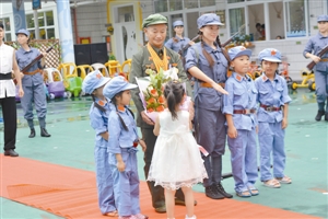 開學首日交警查處10宗校車違法
