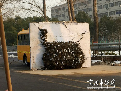 瘋狂校車直面瘋狂測試 宇通表示很淡定