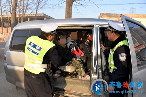 山東臨沂高新區一“黑校車”收到萬元罰單