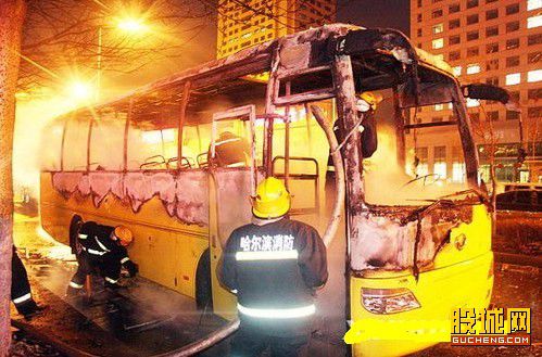 河南校車起火致4死3傷校車安全何時才能被重視？