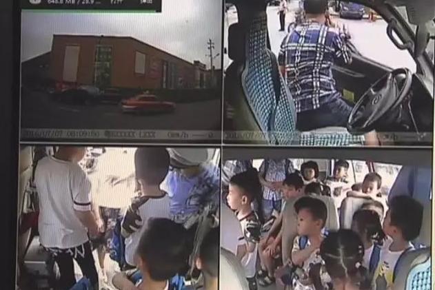 湖南株洲某幼兒園校車超載，司機態度令人唏噓